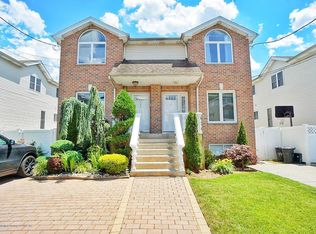 494 Riga St, Staten Island, NY 10306