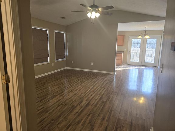 4th image of 142 Sturbridge Ln