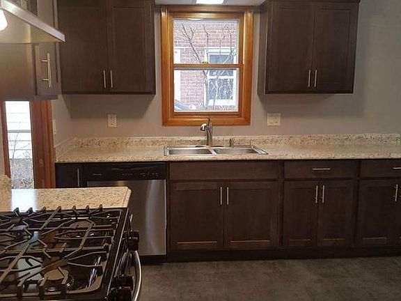 4th image of 10709 Penfield Ave
