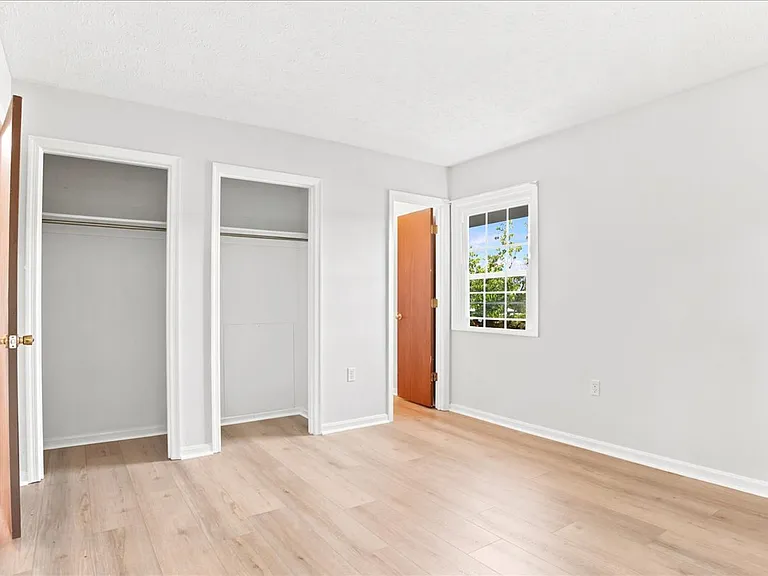 102 Linwood Ct — Photo 12