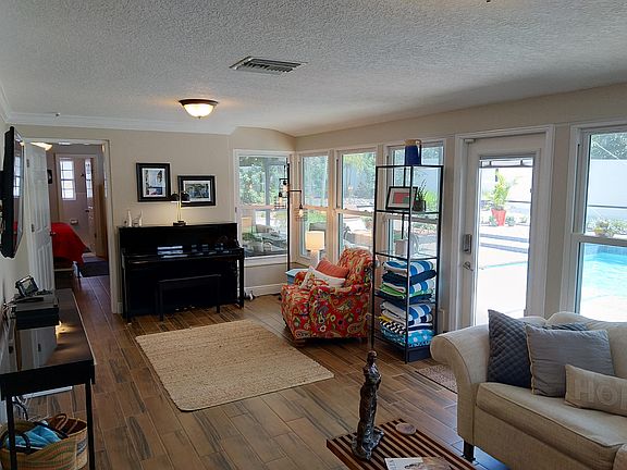 5th image of 127 Harbor View Ln