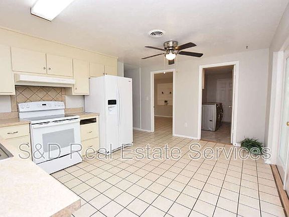 2nd image of 1424 Phyllis St