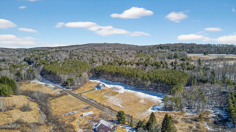 4th image of 1112 Center Valley Road