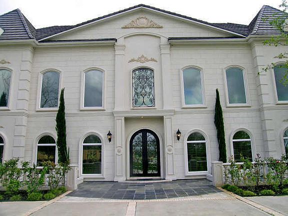 2nd image of 18 Sovereign Cir