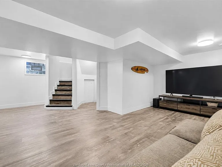 521 Windermere Rd — Photo 26