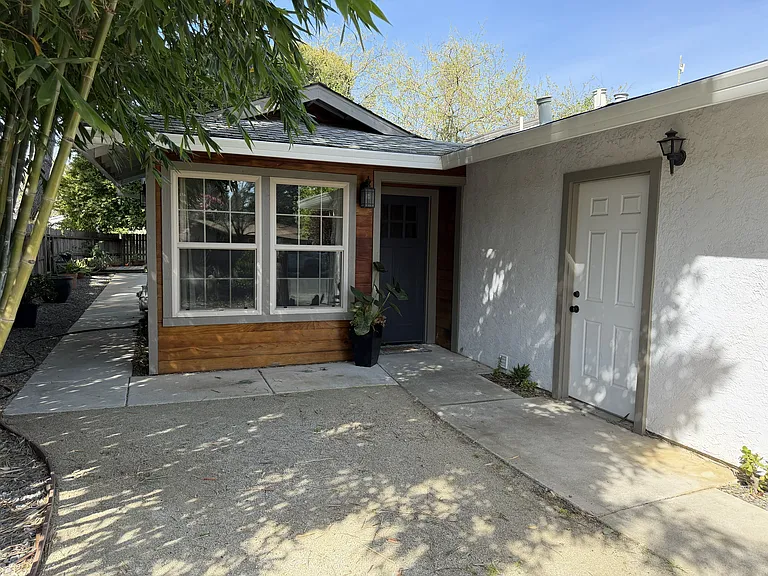 909 Bienville St — Photo 28