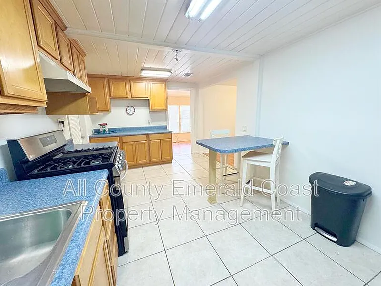 733 Beach Dr — Photo 18