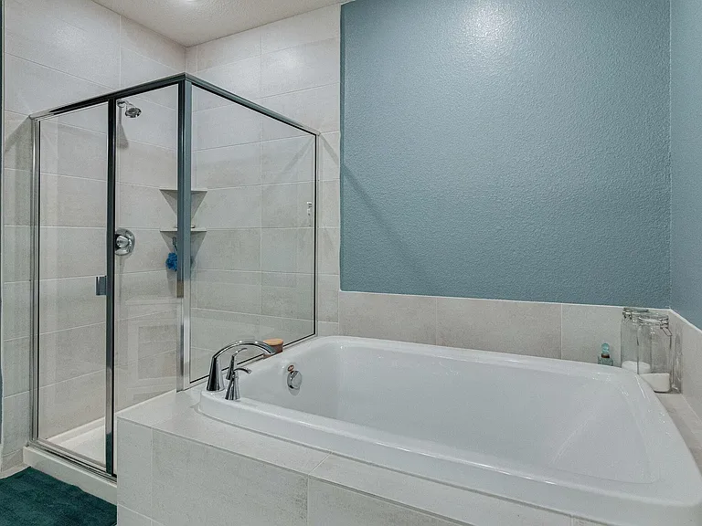 576 Courtyard Ln — Photo 14