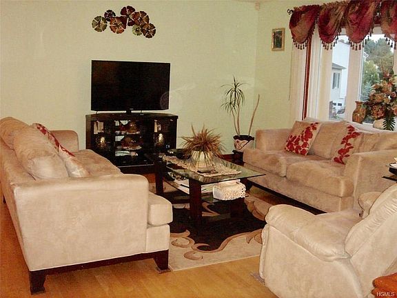 2nd image of 22 Kensington Way