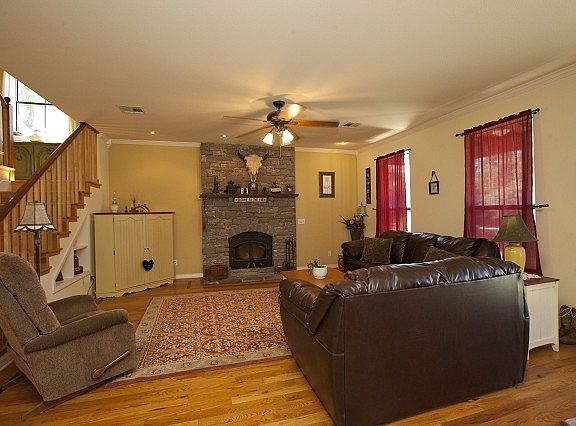 Spacious living room
