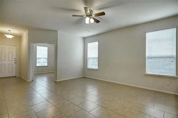 122 Martha Dr — Photo 4