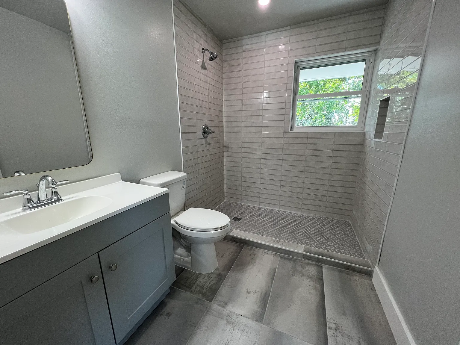 6 bed, 1934 sqft, $7,400 — Photo 3
