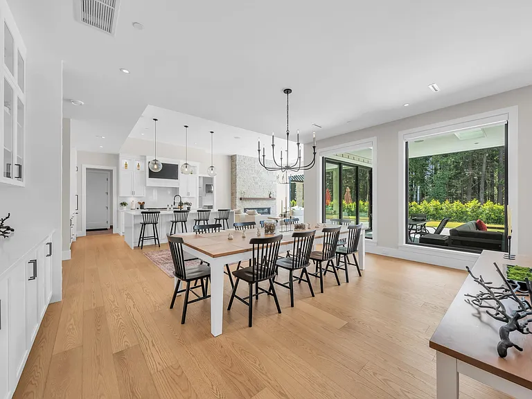 372 Moyne Dr — Photo 12