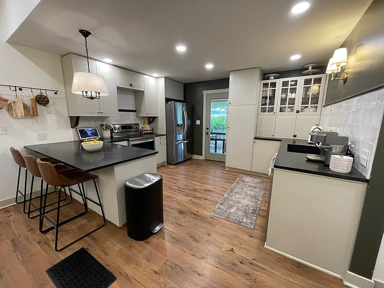 110 E Russell Ave — Photo 6