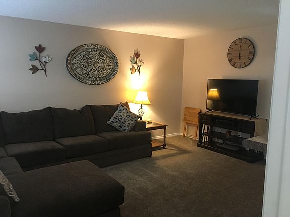 2nd image of 906 W 10th St