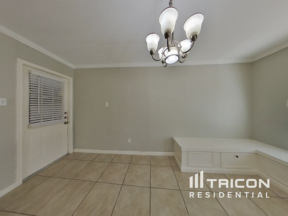 3rd image of 25568 Dogwood Ln