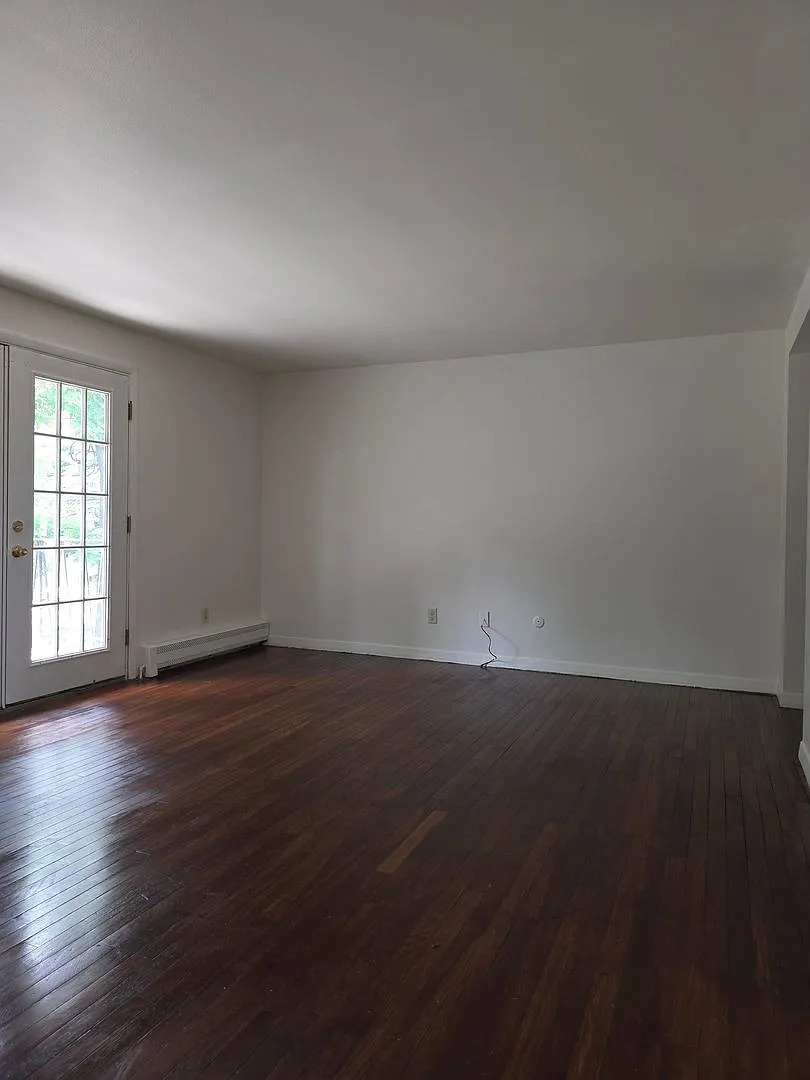 2 bedroom upper — Photo 1