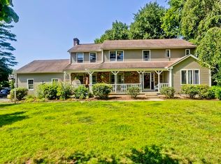 82 Pilgrim Rd, East Longmeadow, MA 01028