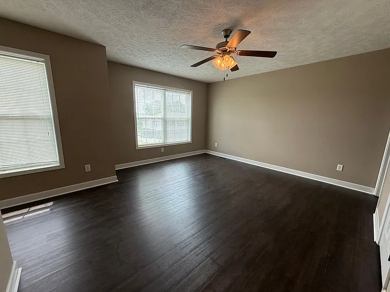 243 Moss View St — Photo 5