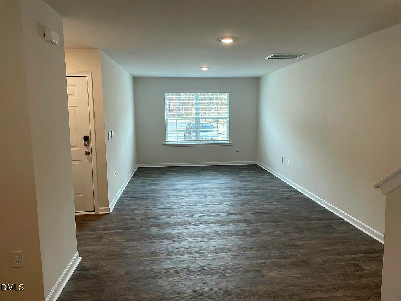 3 bed, 2.5 bath, 1569 sqft, $1,945 — Photo 2