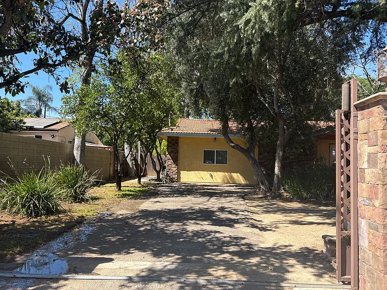 6599 Louise Ave — Photo 9