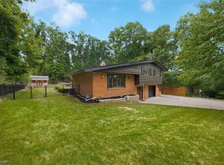 2125 W Ridgewood Dr, Parma, OH 44134