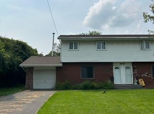 6435 Wells Dr, East Syracuse, NY 13057