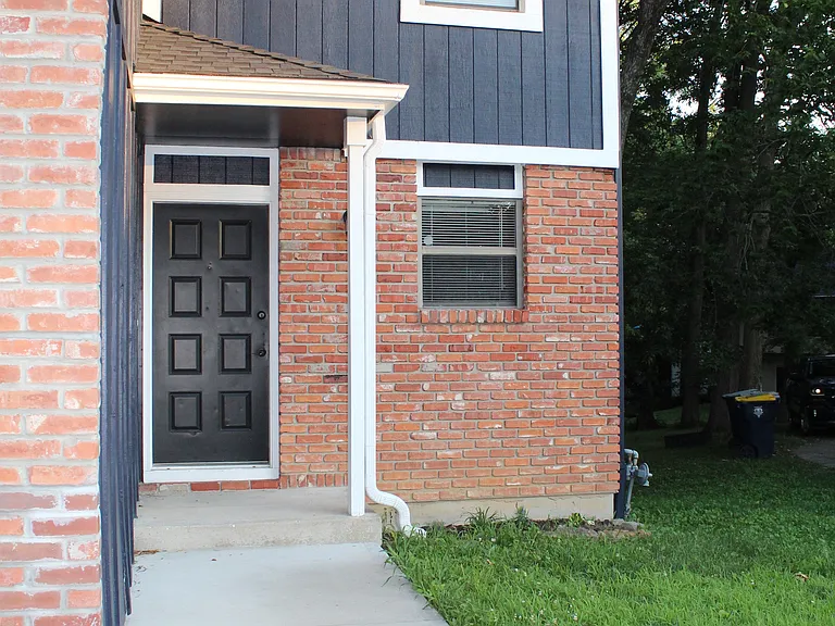 8009 NW 79th Pl — Photo 1