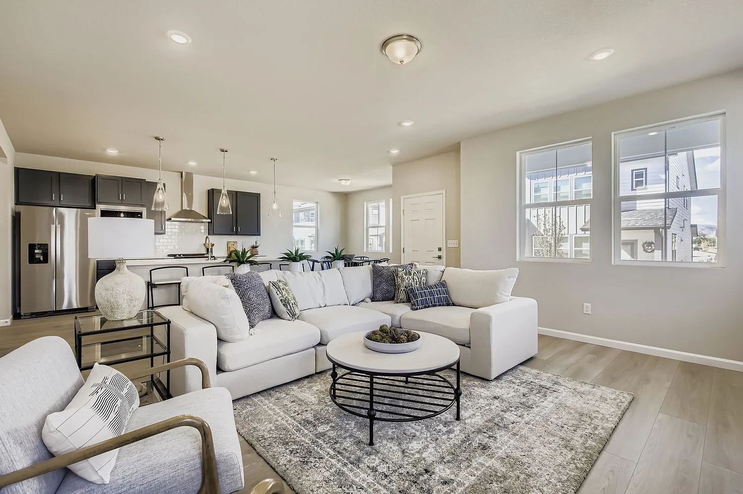 2 bed, 1400 sqft, $1,300 — Photo 3