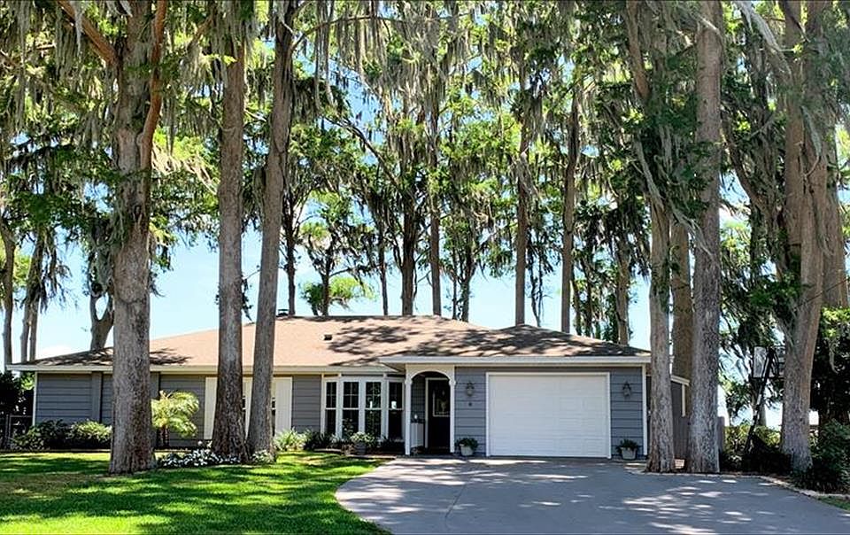 1st image of 8 Cypress Dr
