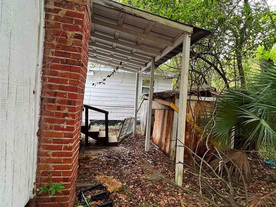 2nd image of 513 W Desoto St