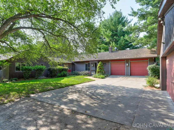 9516 Taft St, Coopersville, MI 49404