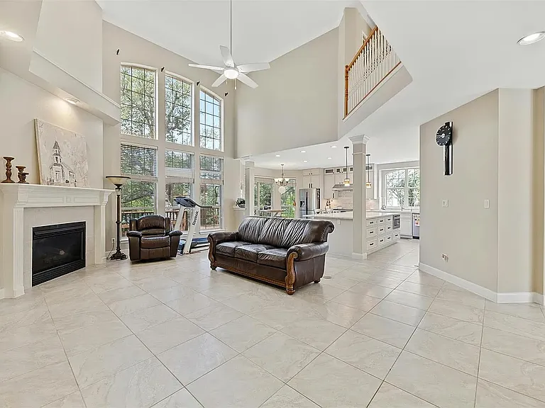 10700 Hastings Ln — Photo 5