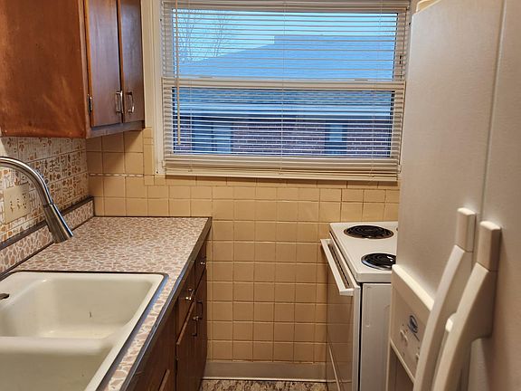 4th image of 1709 Mears Ave #3