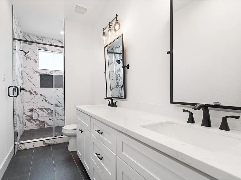 1120 Hogan St — Photo 16