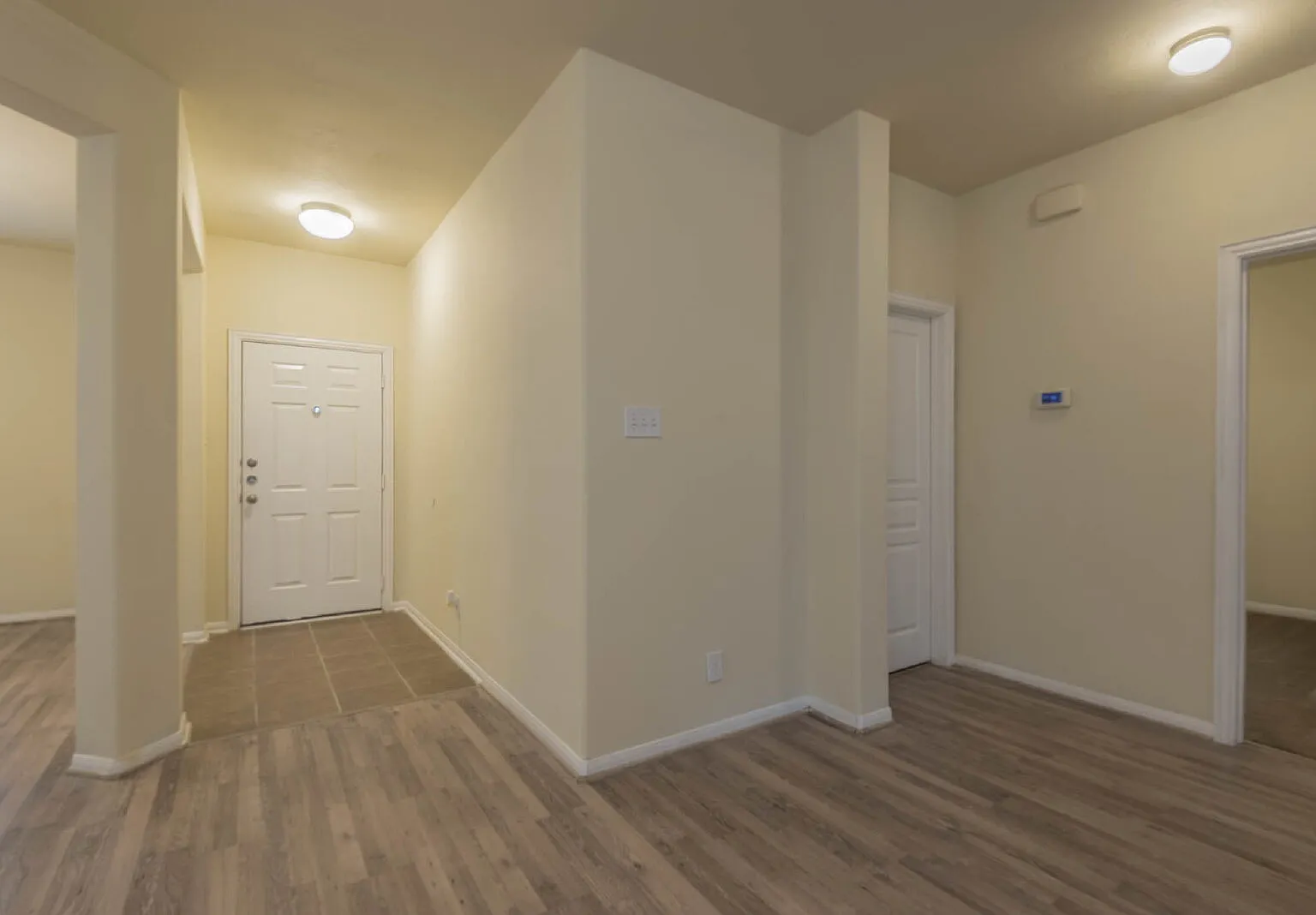 3 bed, 2.0 bath, 1639 sqft, $1,835 — Photo 2