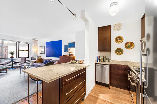 Sold by Triplemint | media 7