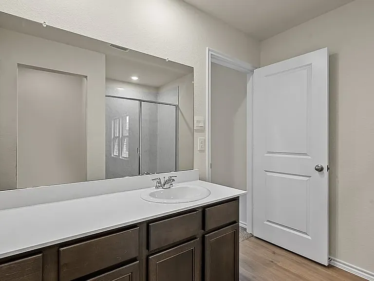 347 Boxwood Dr — Photo 16