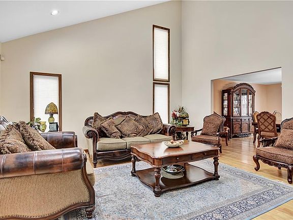 2nd image of 21 Keller Ln