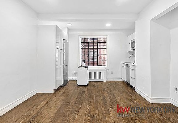 2nd image of 25 Tudor City Pl APT 1414