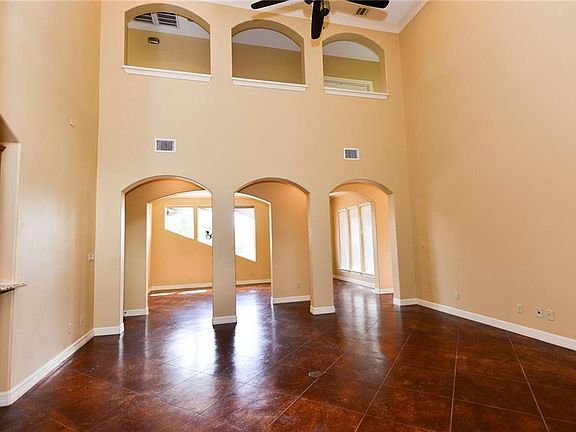 4th image of 1011 Ogden Dr