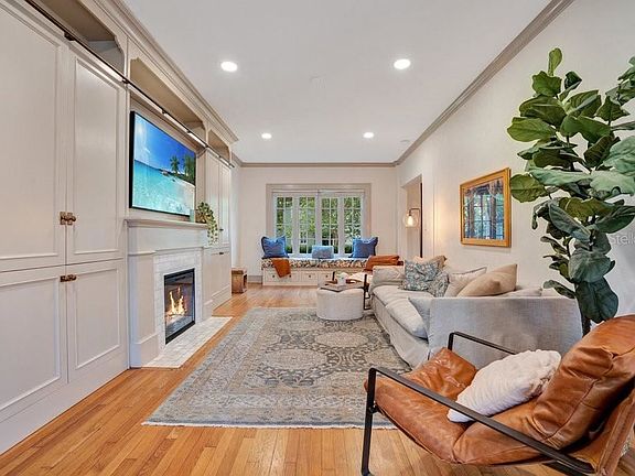 4th image of 213 Whittier Cir