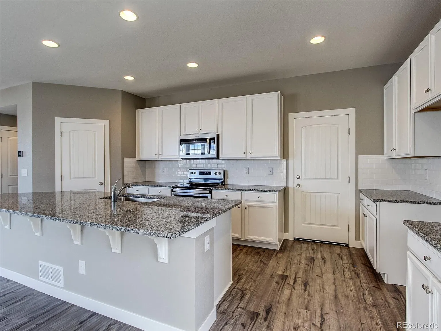 3 bed, 2.5 bath, 2293 sqft, $2,950 — Photo 4