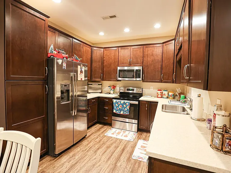 20 & 22 Hamilton Dr #20 — Photo 9
