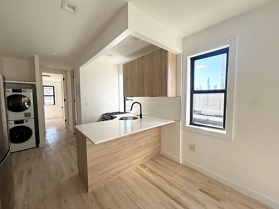 5th image of 251 W 92nd St