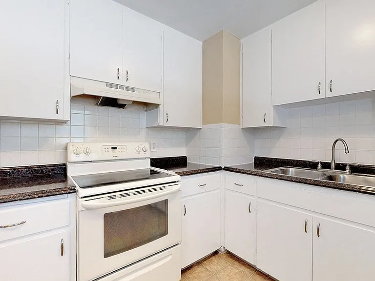 Woodside — Photo 12