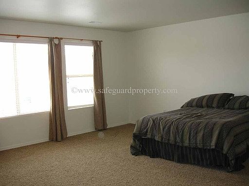 4th image of 494 S Olive Pl