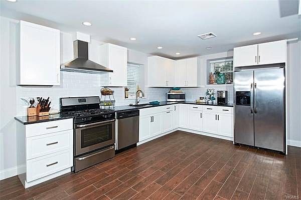 1st image of 493 Main St E #1