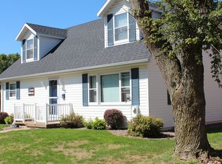 741 Clinton Ave, East Dubuque, IL 61025