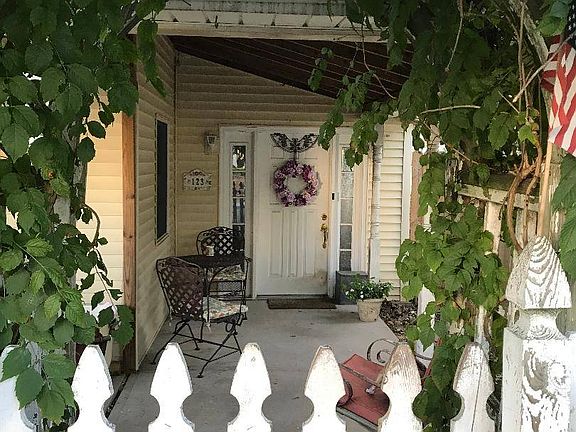 3rd image of 123 Lee Ave